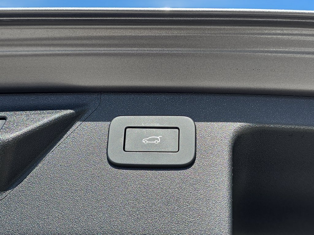 Used 2025 Gray Land Rover SE image 13