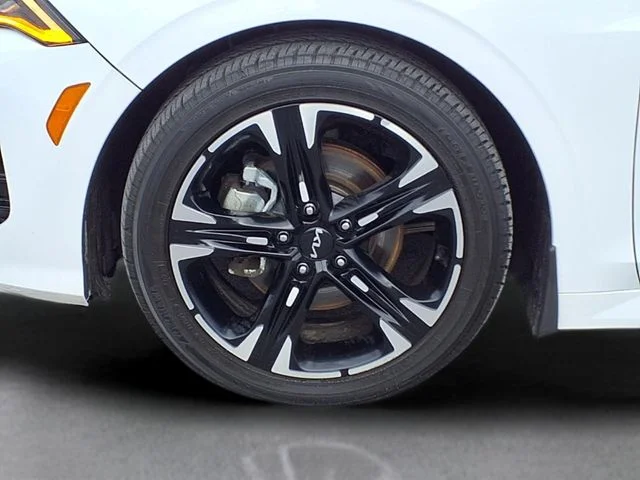 Used 2023 White Kia GT-Line image 12