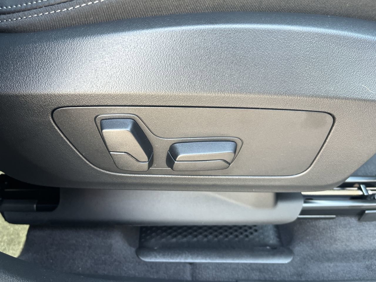 2025 BMW X1 28i - Photo 37