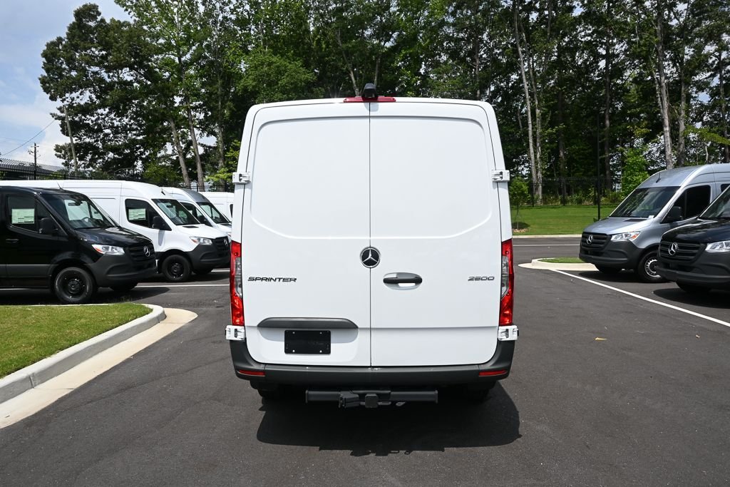 Used 2025 Arctic+White Mercedes-Benz Cargo 144 WB image 25