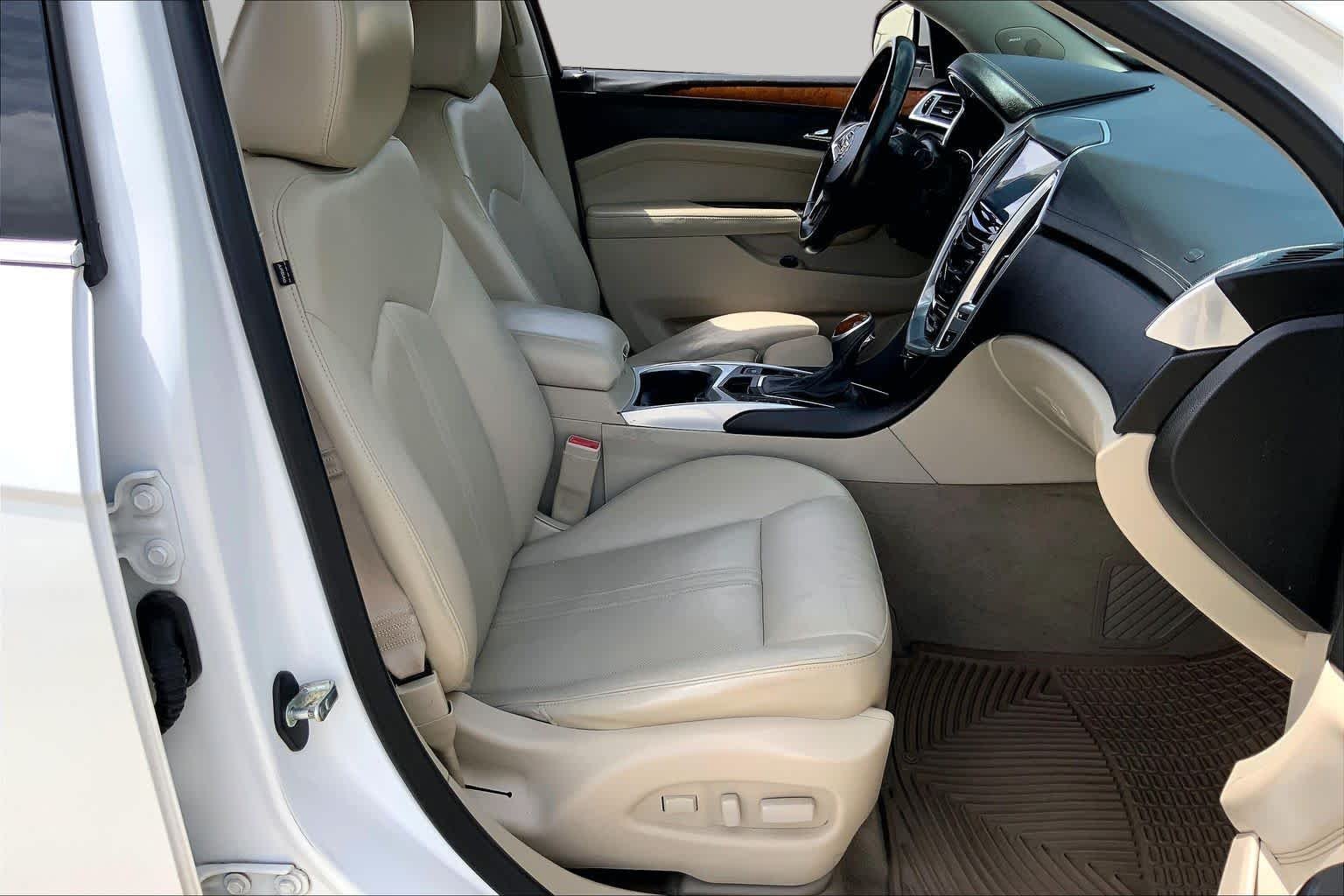 Used 2013 Platinum Ice Tricoat Cadillac Luxury Collection image 9