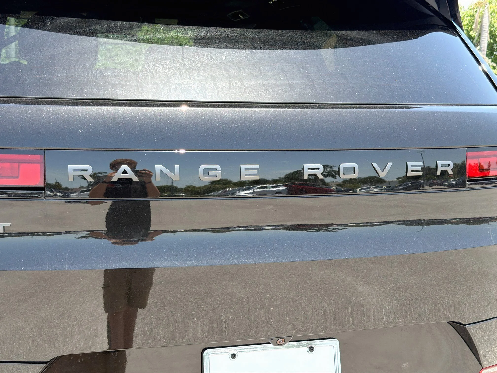 New 2026 Santorini Black Land Rover Dynamic SE image 11