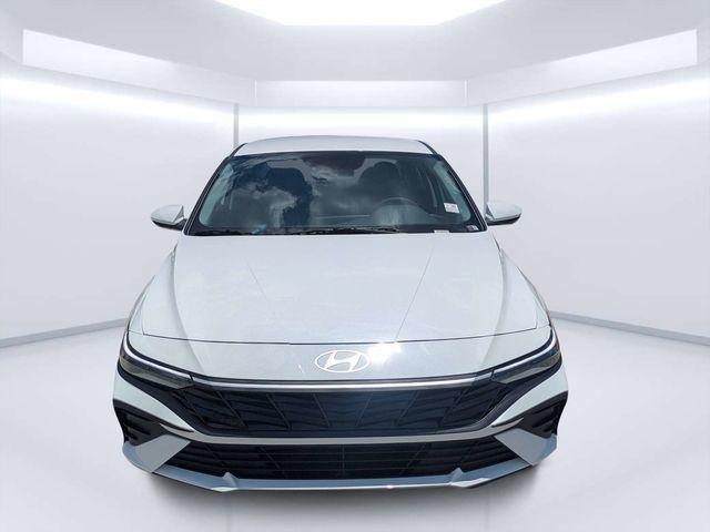 New 2026 White Hyundai SE image 8