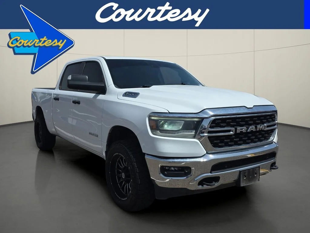 Used 2023 White Ram Big Horn/Lone Star image 1