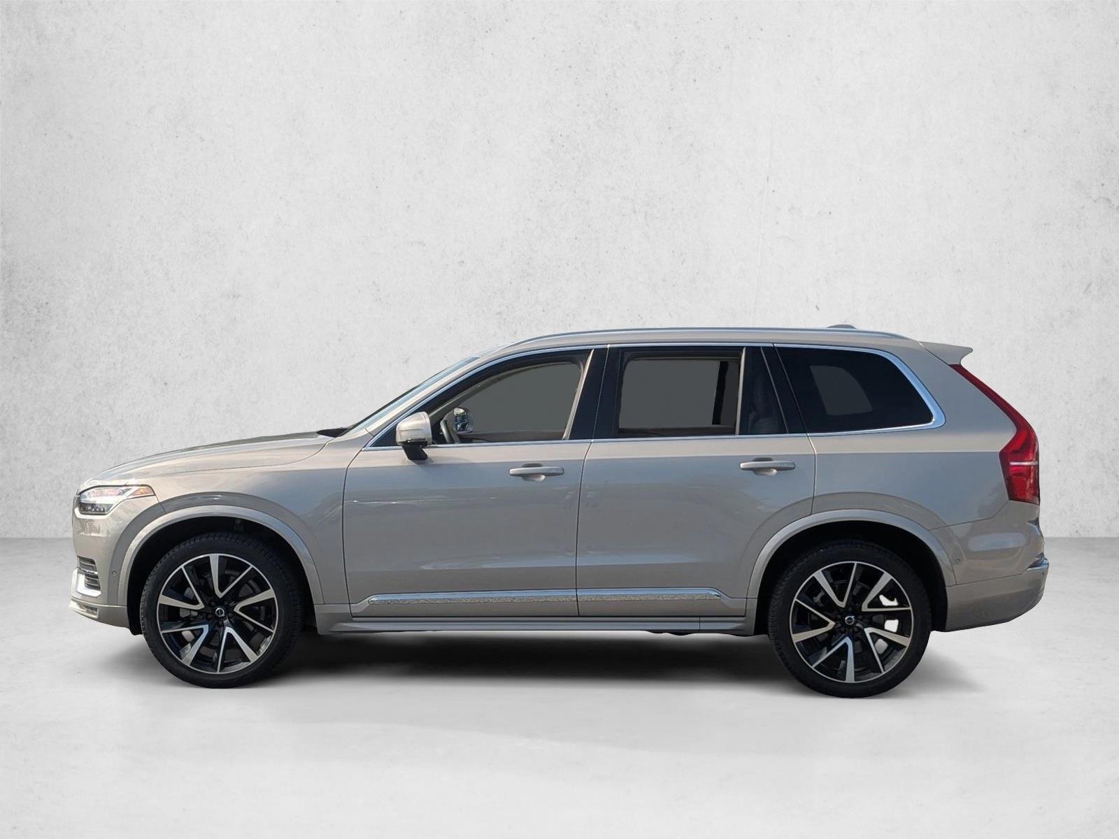 Used 2023 Silver Dawn Metallic Volvo Plus image 9