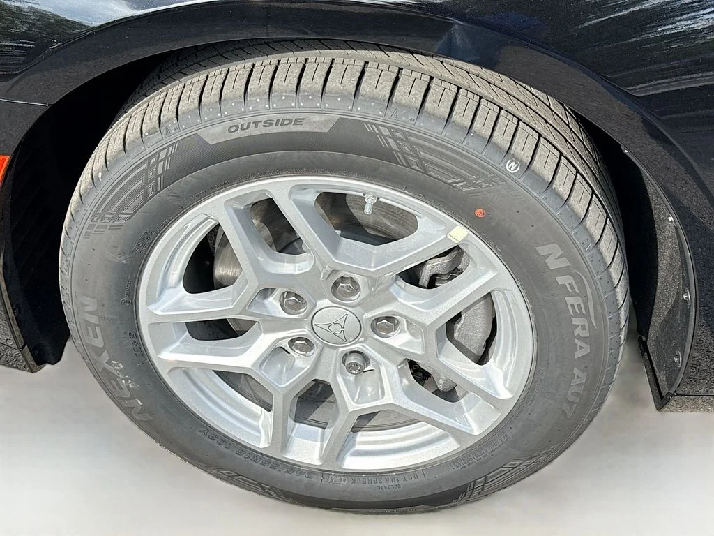 New 2026 Diamond Black Crystal Pearlcoat Dodge R/T image 9