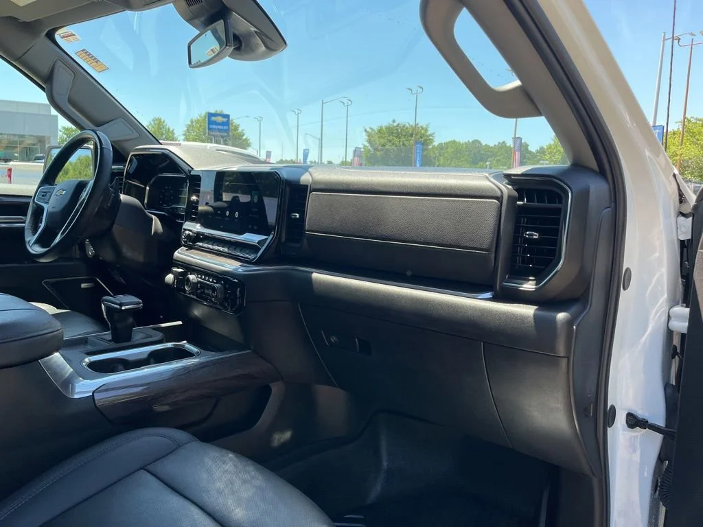 Used 2024 Summit White Chevrolet LTZ image 27