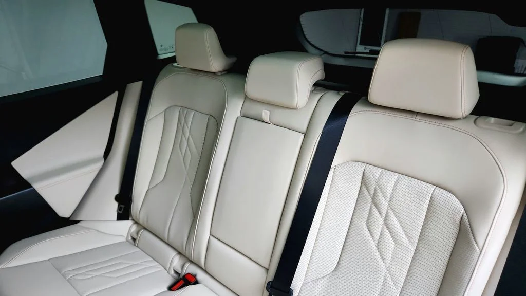 Used 2025 Skyscraper Gray Metallic BMW 30 xDrive image 36