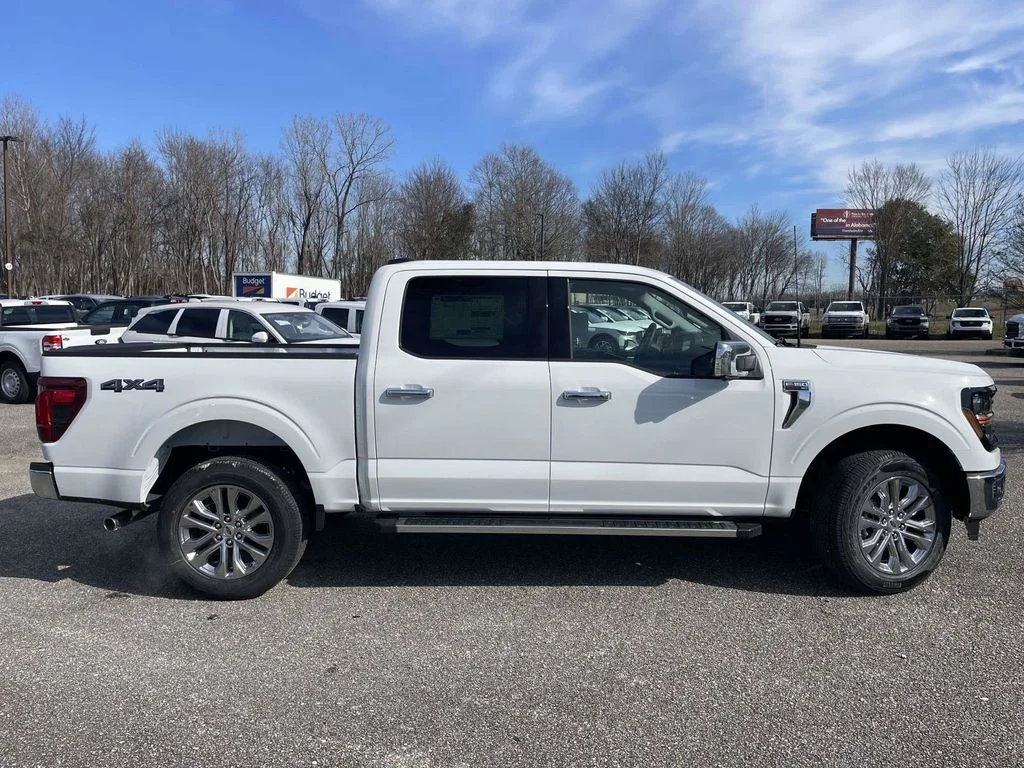 New 2026 White Ford XLT image 2