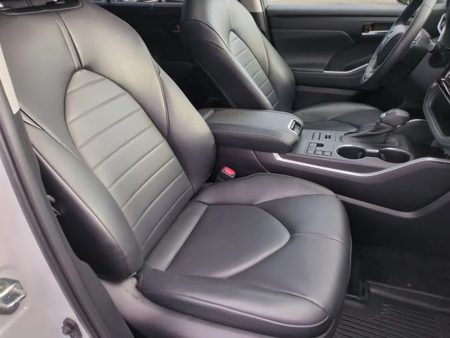 Used 2023 Beige Toyota XLE image 35