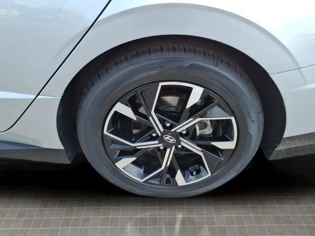Used 2024 Silver Hyundai SEL image 13