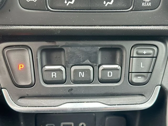 Used 2020 Blue GMC SLE image 19