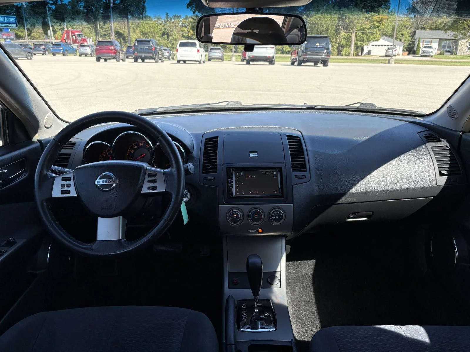 Used 2005 Smoke Metallic Nissan 3.5 SE image 4