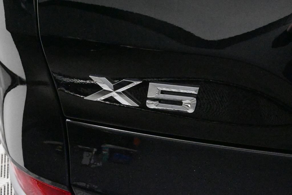Used 2026 Black BMW xDrive40i image 40