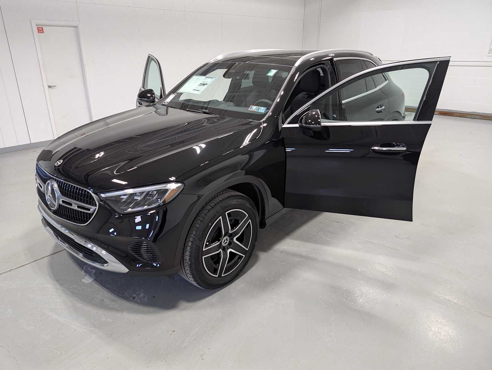 Used 2026 Obsidian Black Metallic Mercedes-Benz GLC 300 image 14