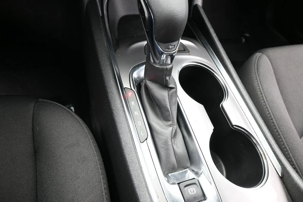 Used 2025 Lakeshore Blue Metallic Chevrolet LT image 26