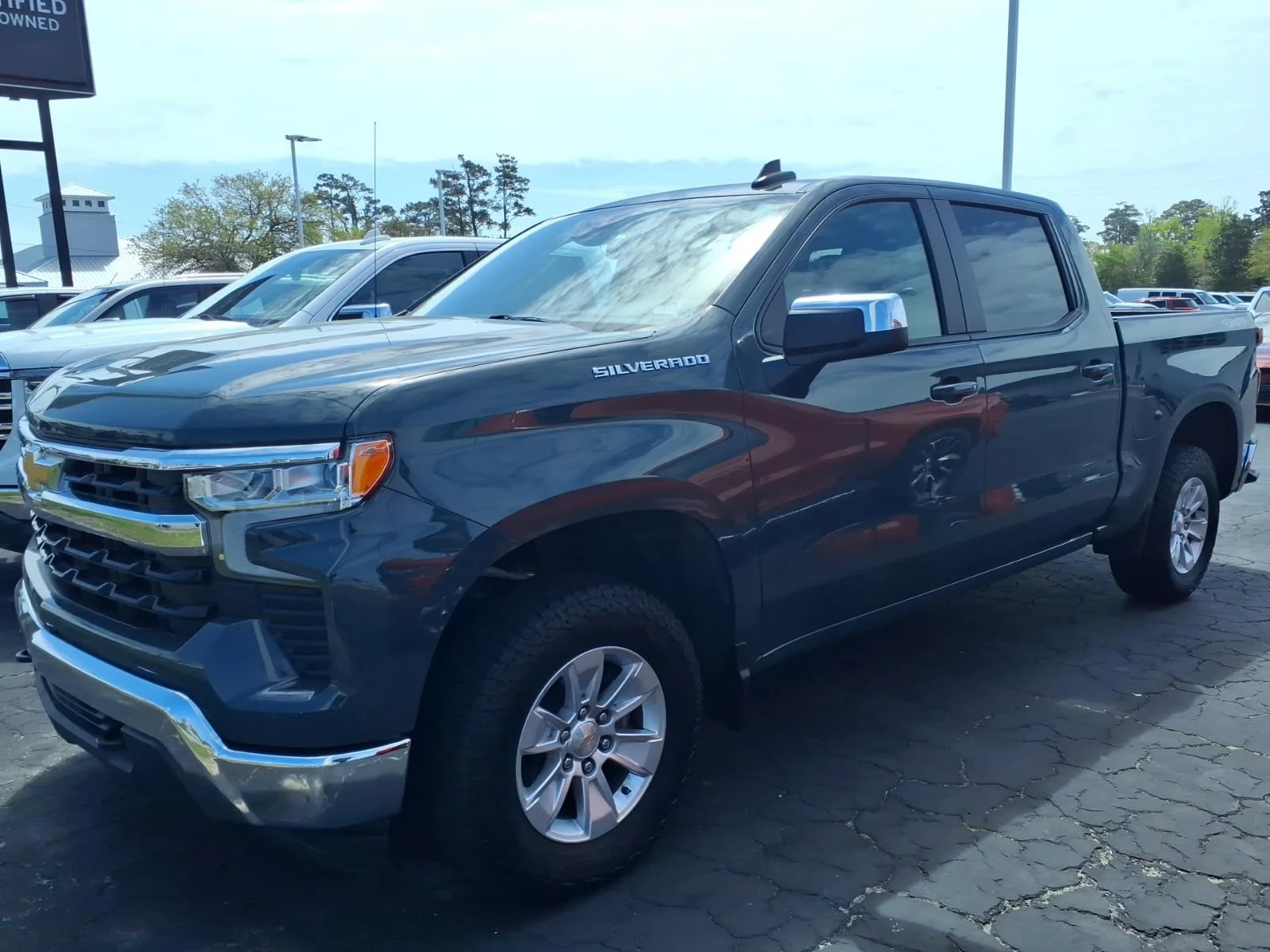 2025 Chevrolet Silverado 1500 LT - Photo 5