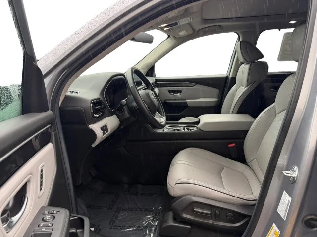 Certified Used 2025 Silver Honda Elite image 16