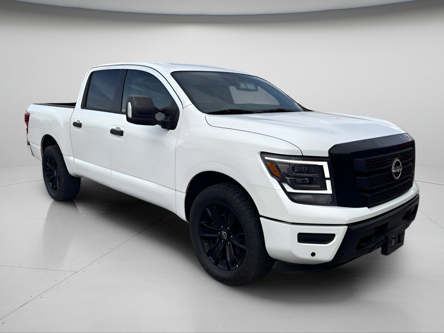 Used 2023 Glacier White Nissan SV image 2