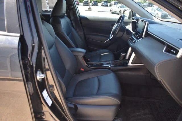 Used 2022 Black Toyota XLE image 19