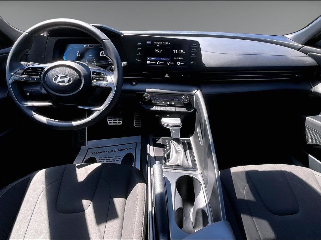 2025 Hyundai Elantra SEL - Photo 17