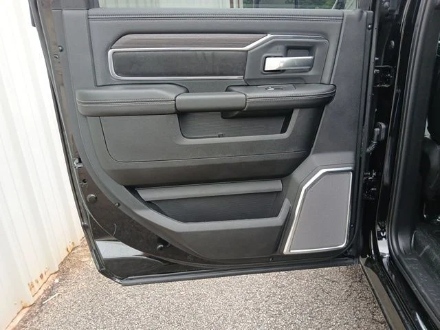 New 2026 Diamond Black Crystal Pearl-Coat Exterior Paint RAM Laramie image 18