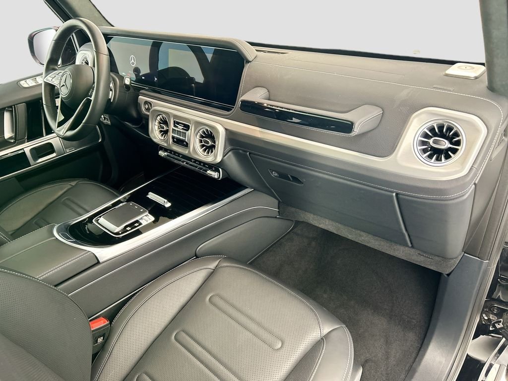 Used 2025  Mercedes-Benz G 550 image 16
