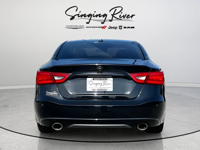 Used 2016 Black Nissan SR image 5