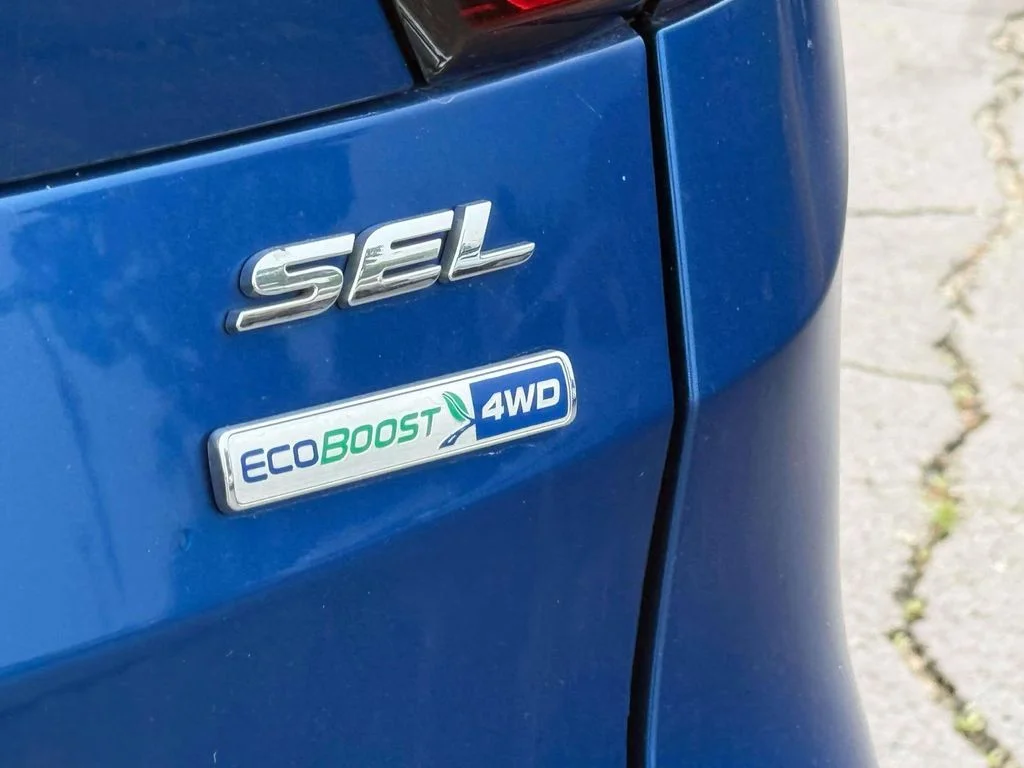 Used 2019 Blue Ford SEL image 9