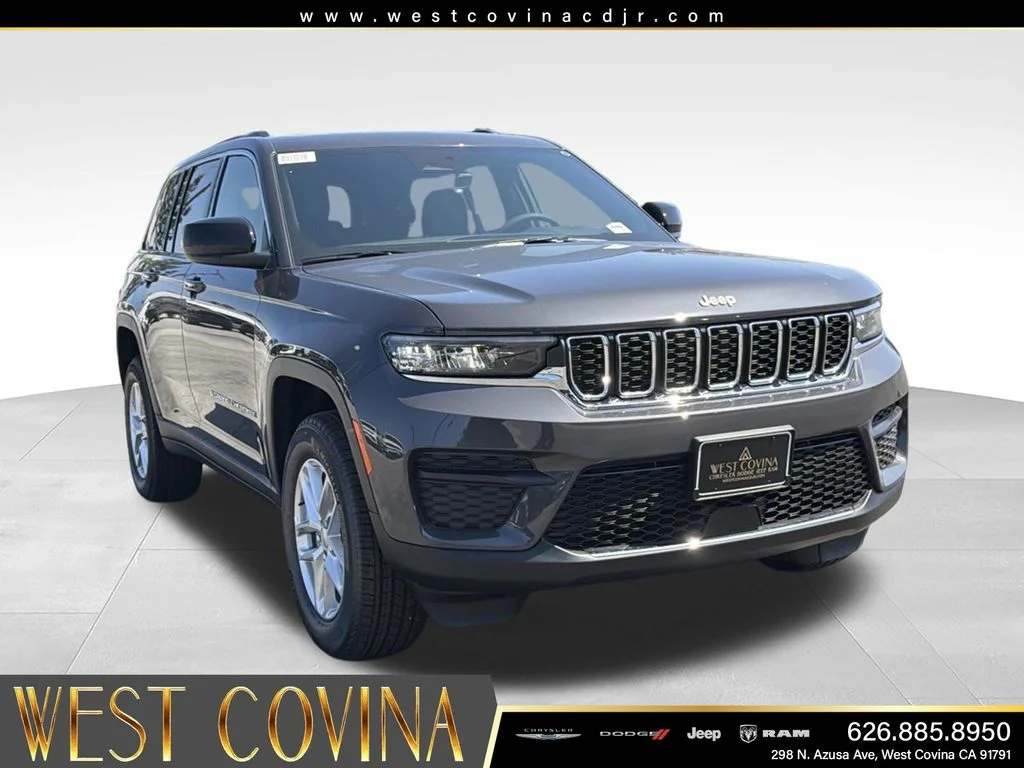New 2026 Baltic Gray Metallic Clearcoat Jeep Laredo image 4
