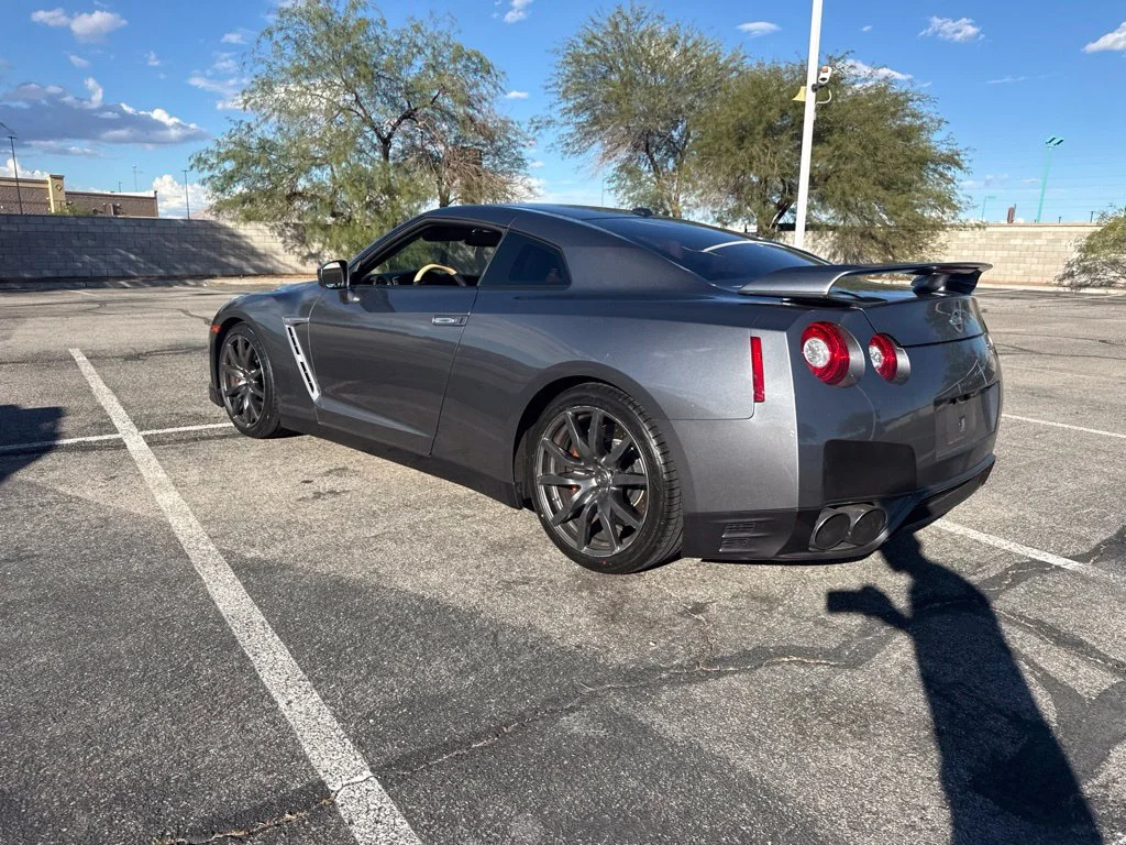 Used 2015 Gray Nissan Premium image 17
