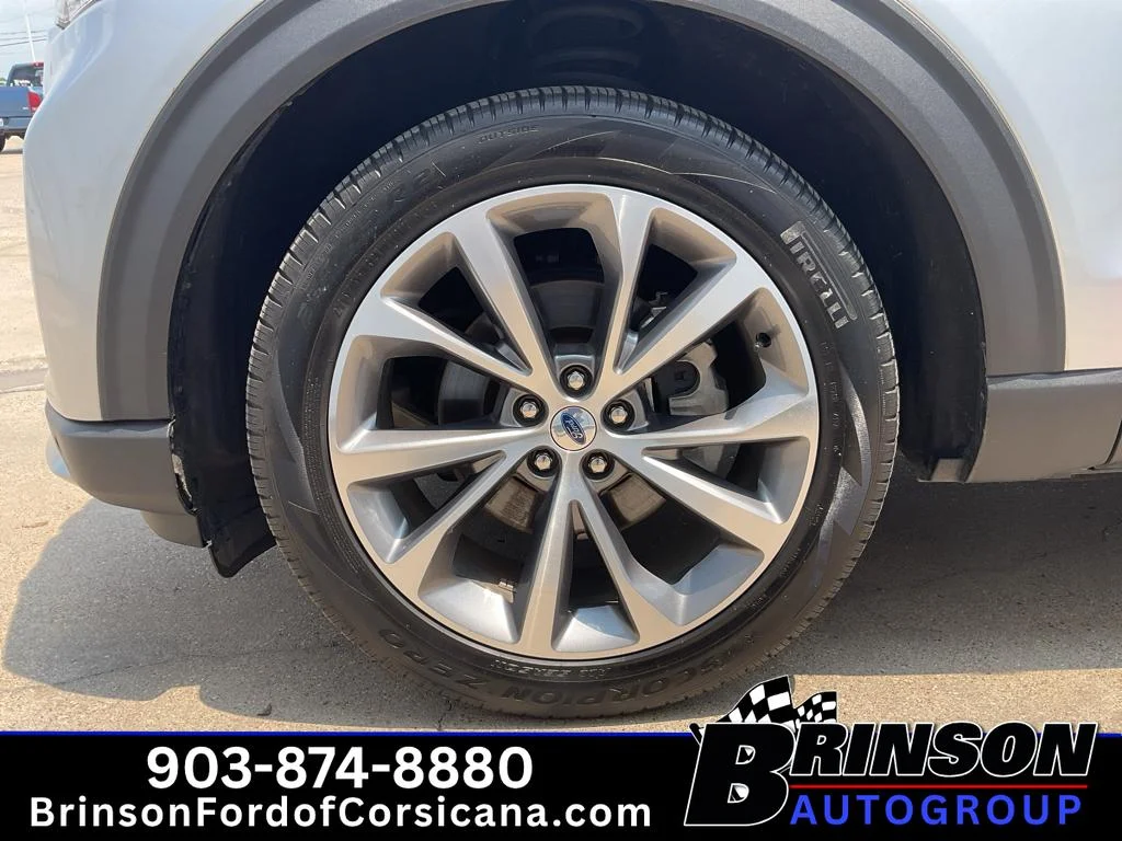 Used 2025 Iconic Silver Metallic Ford Platinum image 17