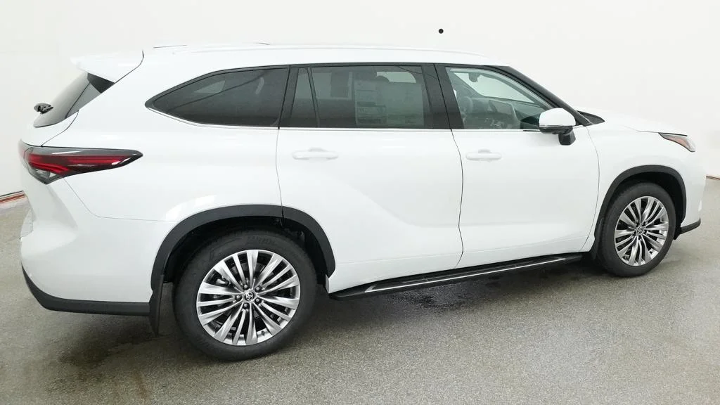 New 2026 Wind Chill Pearl Toyota Platinum image 10