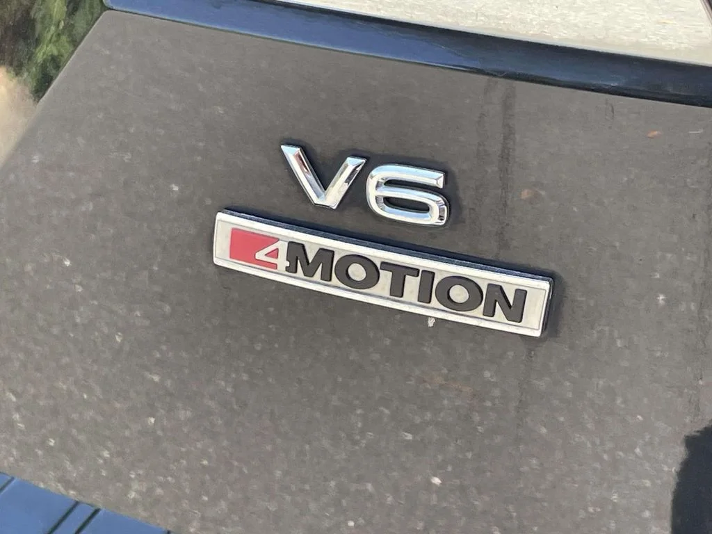 Used 2019 Black Volkswagen SEL image 8