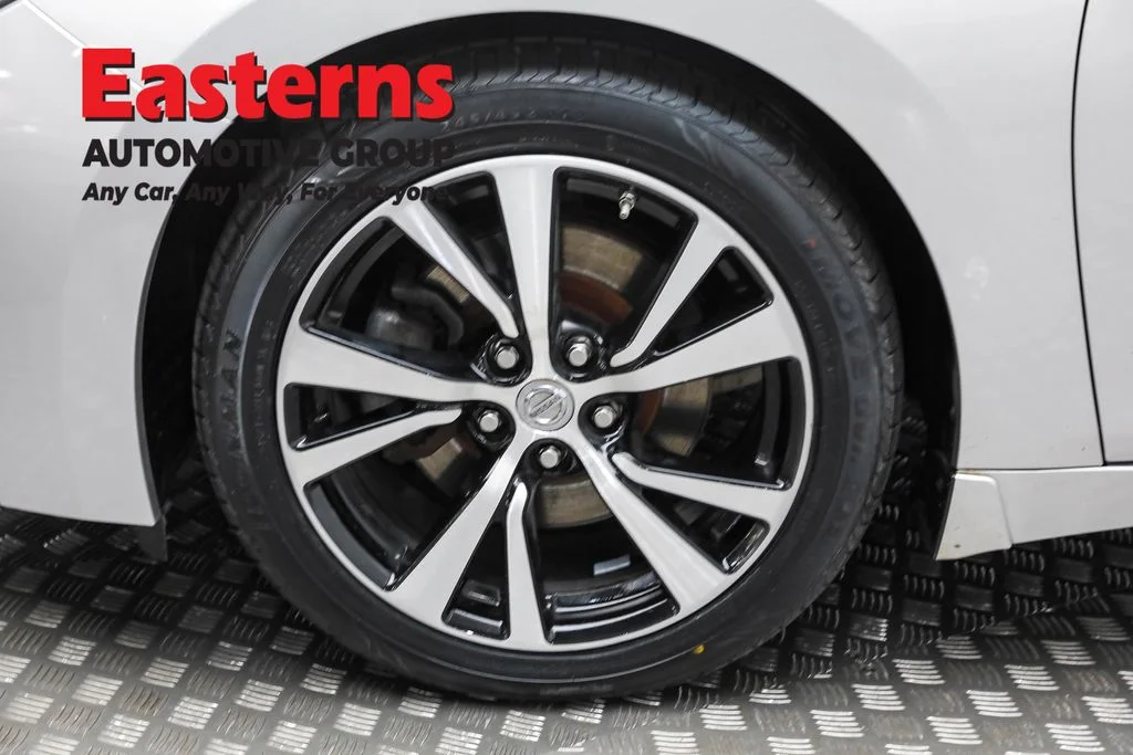 Used 2018 Silver Nissan Platinum image 34