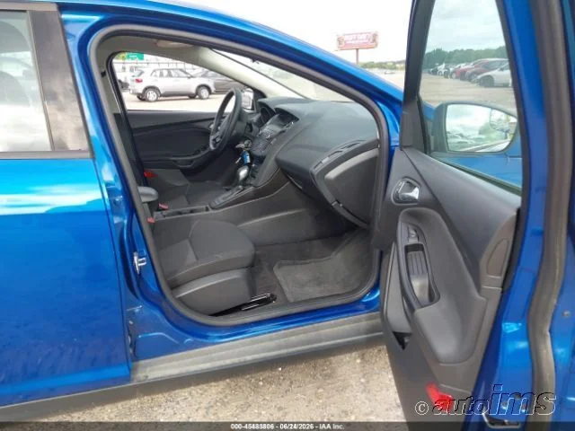 Used 2018 Blue Ford SE image 8