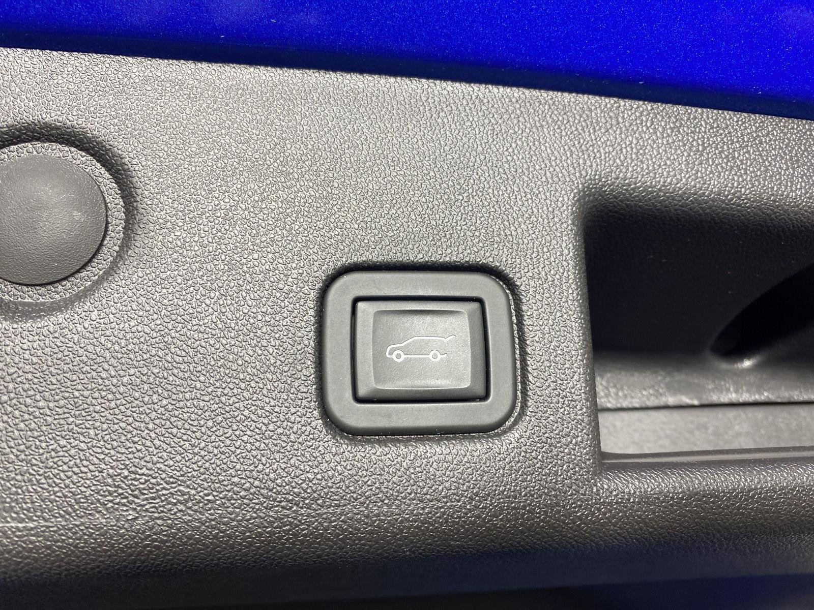 Used 2024  Chevrolet  image 25