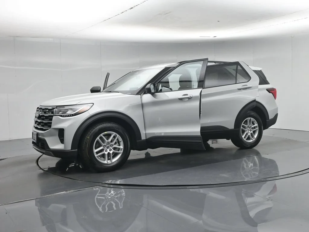 New 2027 Avalanche Gray Ford Active image 5