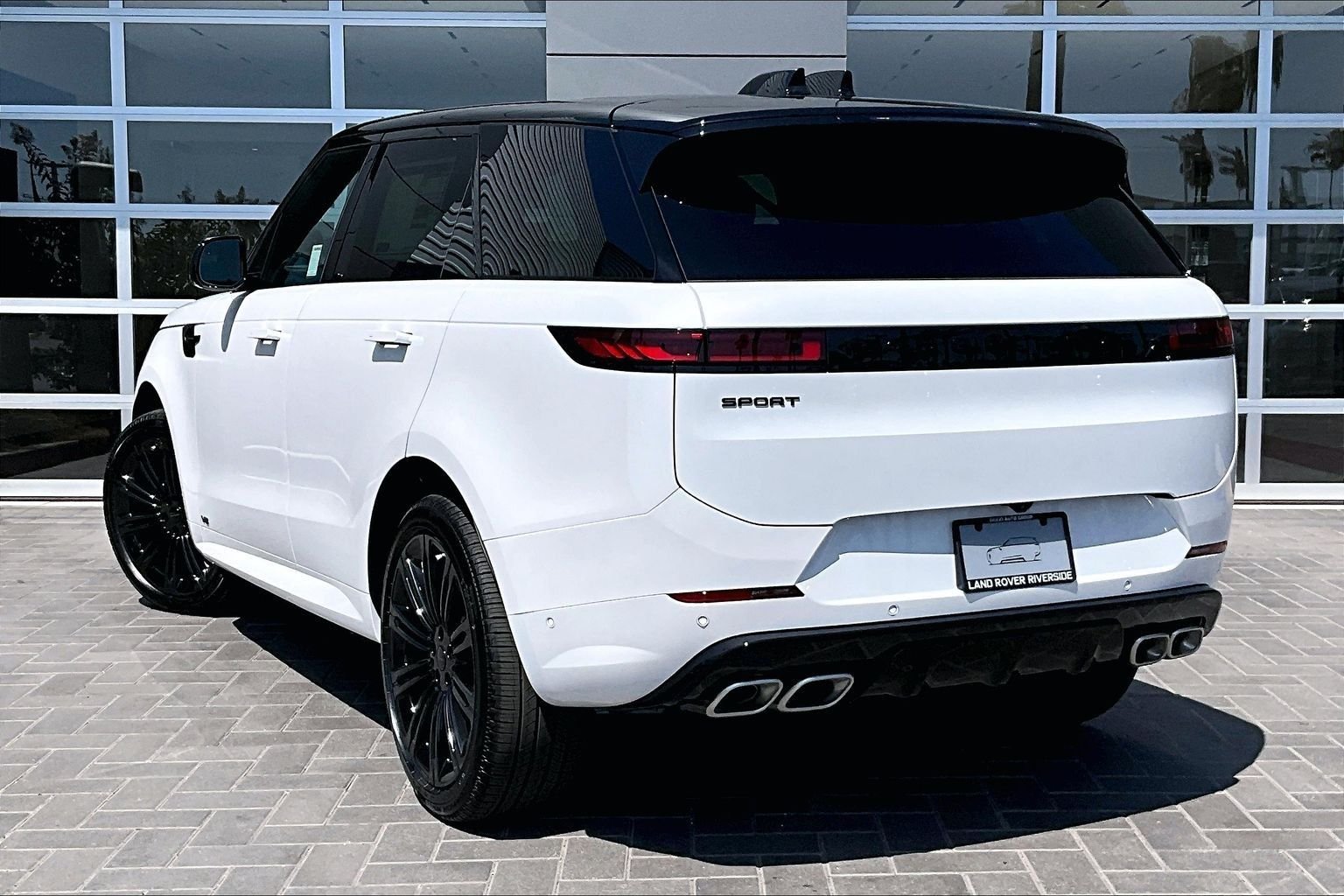 New 2026 Ostuni Pearl White Land Rover Autobiography image 3