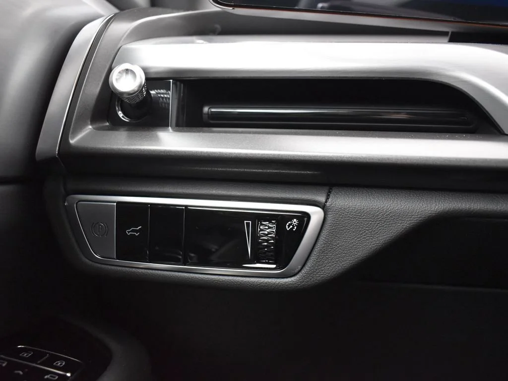 2026 Cadillac VISTIQ Sport - Photo 15