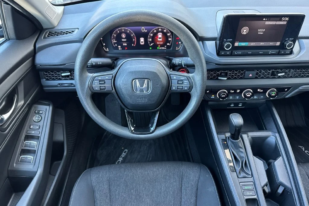 Used 2025 Crystal Black Pearl Honda SE image 18