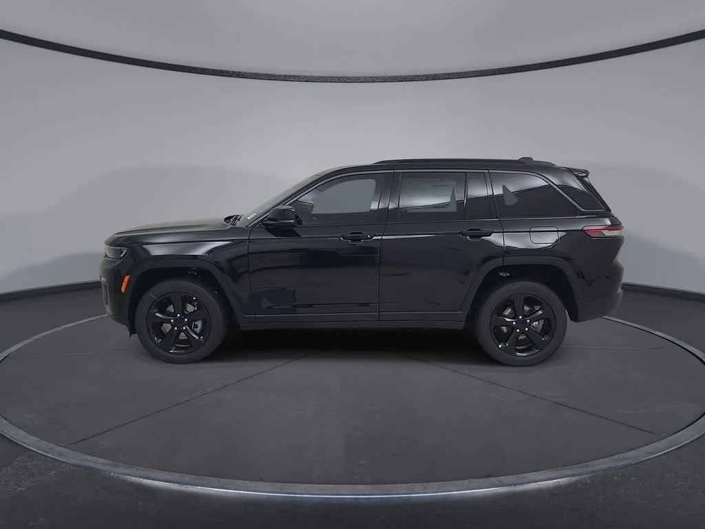 New 2026 Diamond Black Crystal Pearlcoat Jeep Limited image 9