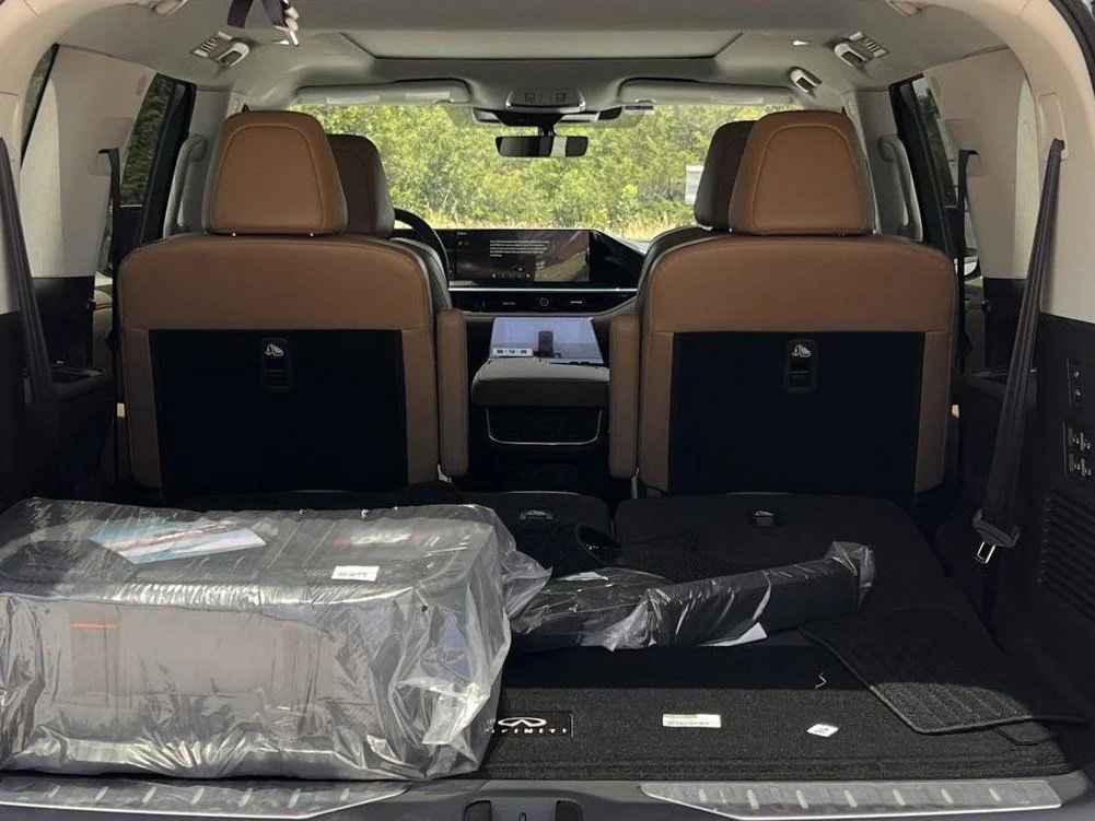 New 2027 RADIANT WHITE INFINITI Luxe 2WD image 26