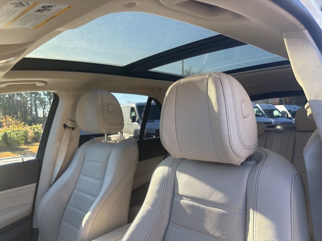 Used 2020 White Mercedes-Benz GLE 350 image 49