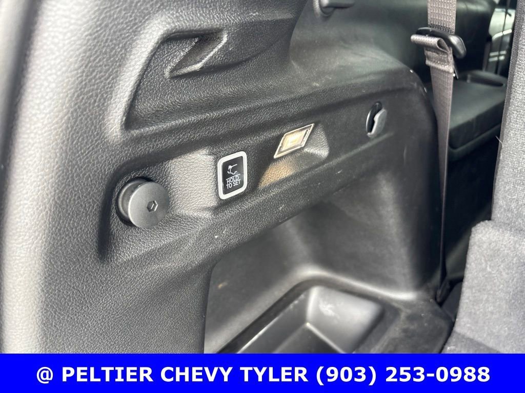 Used 2023  Jeep Limited image 25