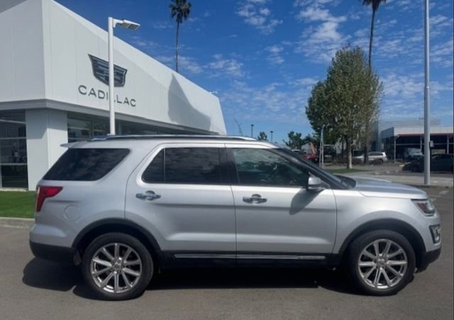 2017 Ford Explorer Limited photo 4