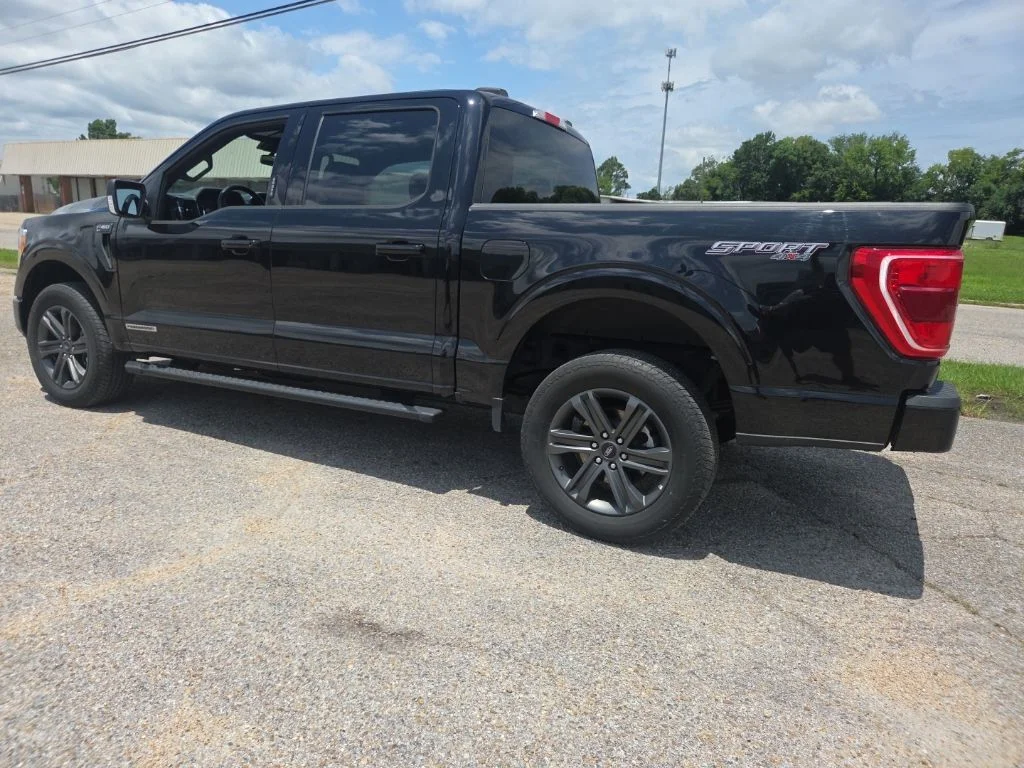 Used 2023 Black Ford XLT image 7