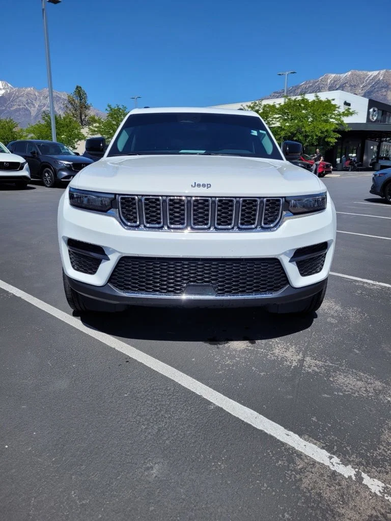 2023 Jeep Grand Cherokee Laredo 4x4's photo