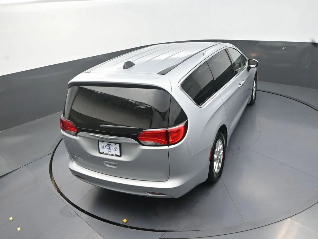Used 2022 Silver Chrysler LX image 21