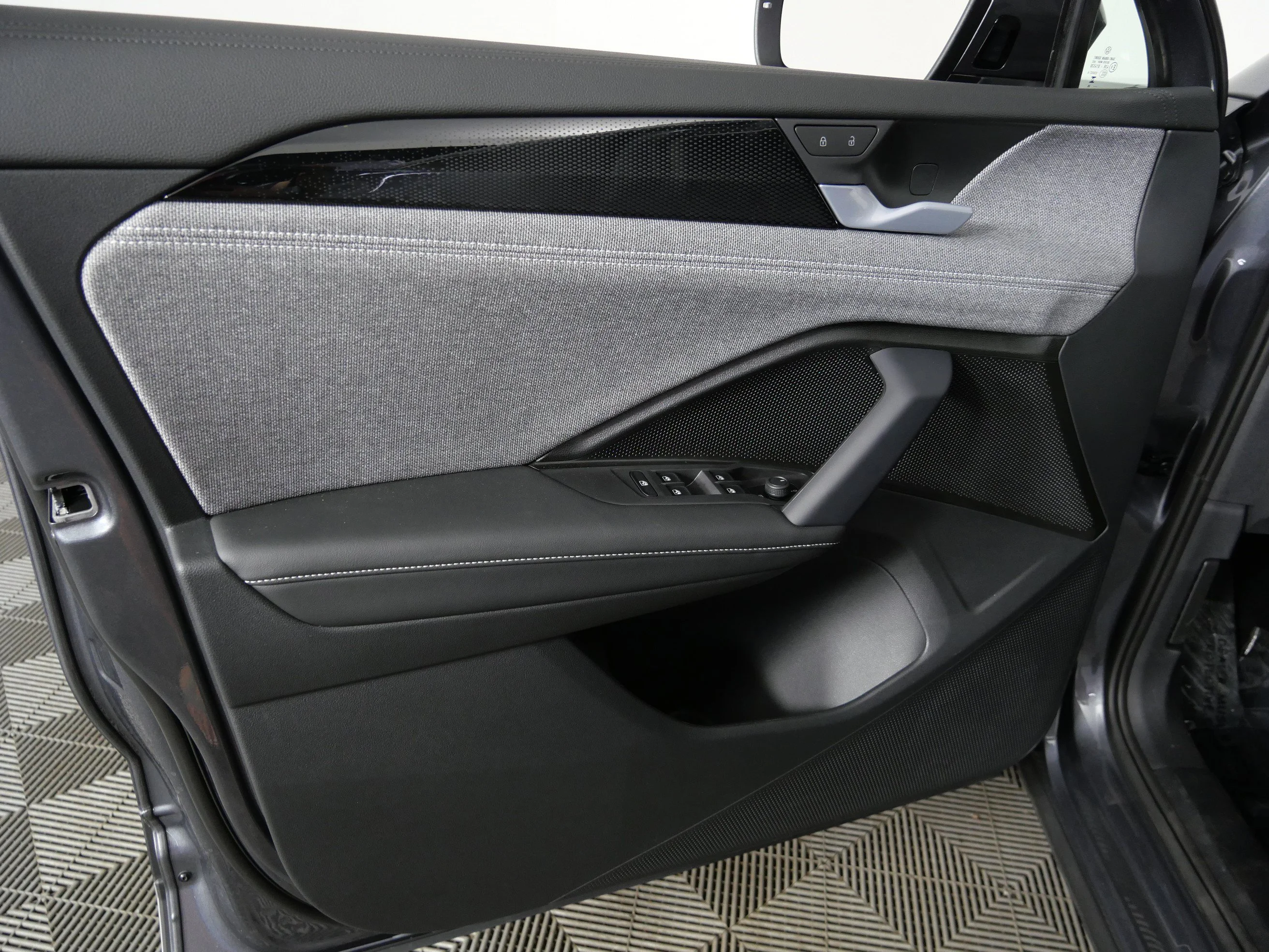 New 2026 Platinum Gray Metallic Volkswagen S image 22